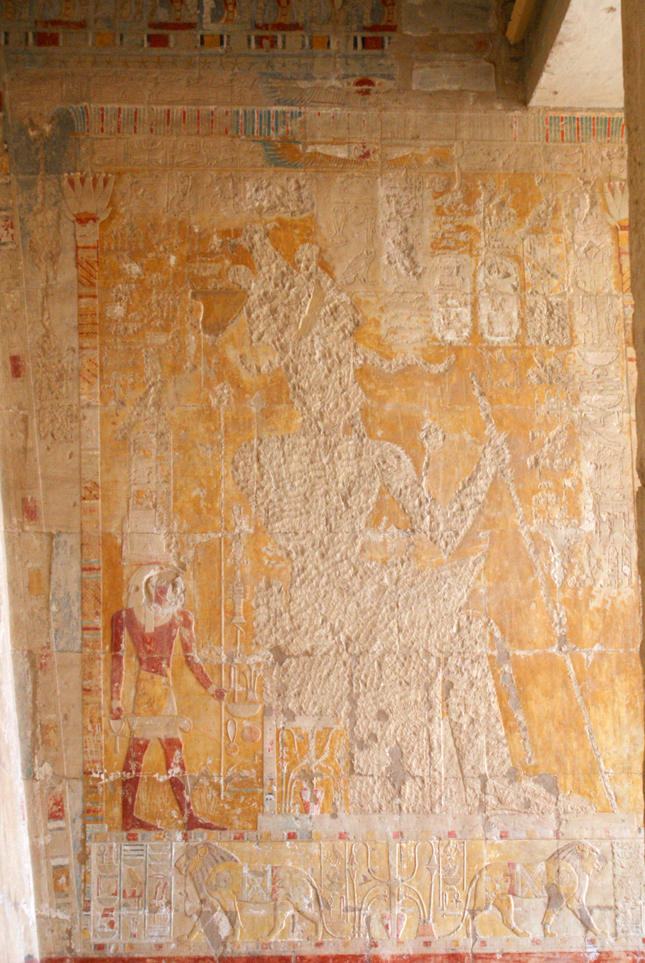 Hatszepsut ogłaszająca swym dostojnikom decyzję o wyprawie do Puntu, ściana północna, fot. F. Taterka