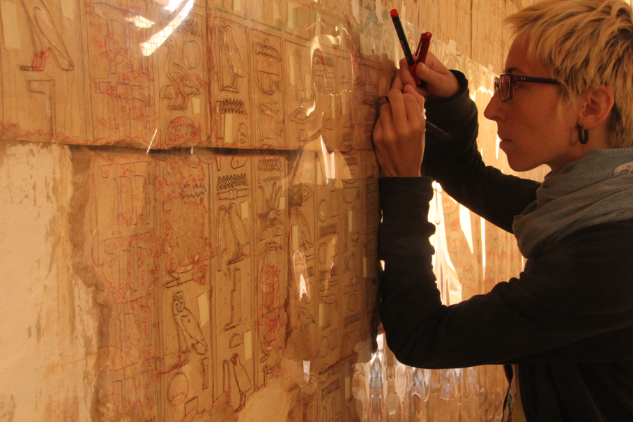Documentation of the walls in the Hatshepsut Chapel, photo by A. Niemirka