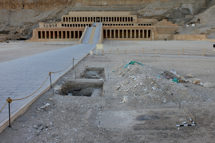 Lower Courtyard of the Temple - S.1-12-Exc.2013 - during excavations, photo by D.F. Wieczorek